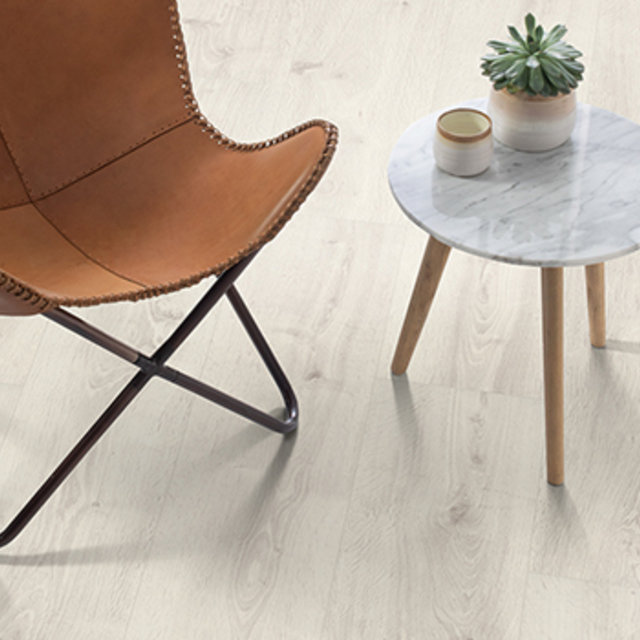 Egger Pro White Bayford Oak Laminate Flooring | 10mm | Long